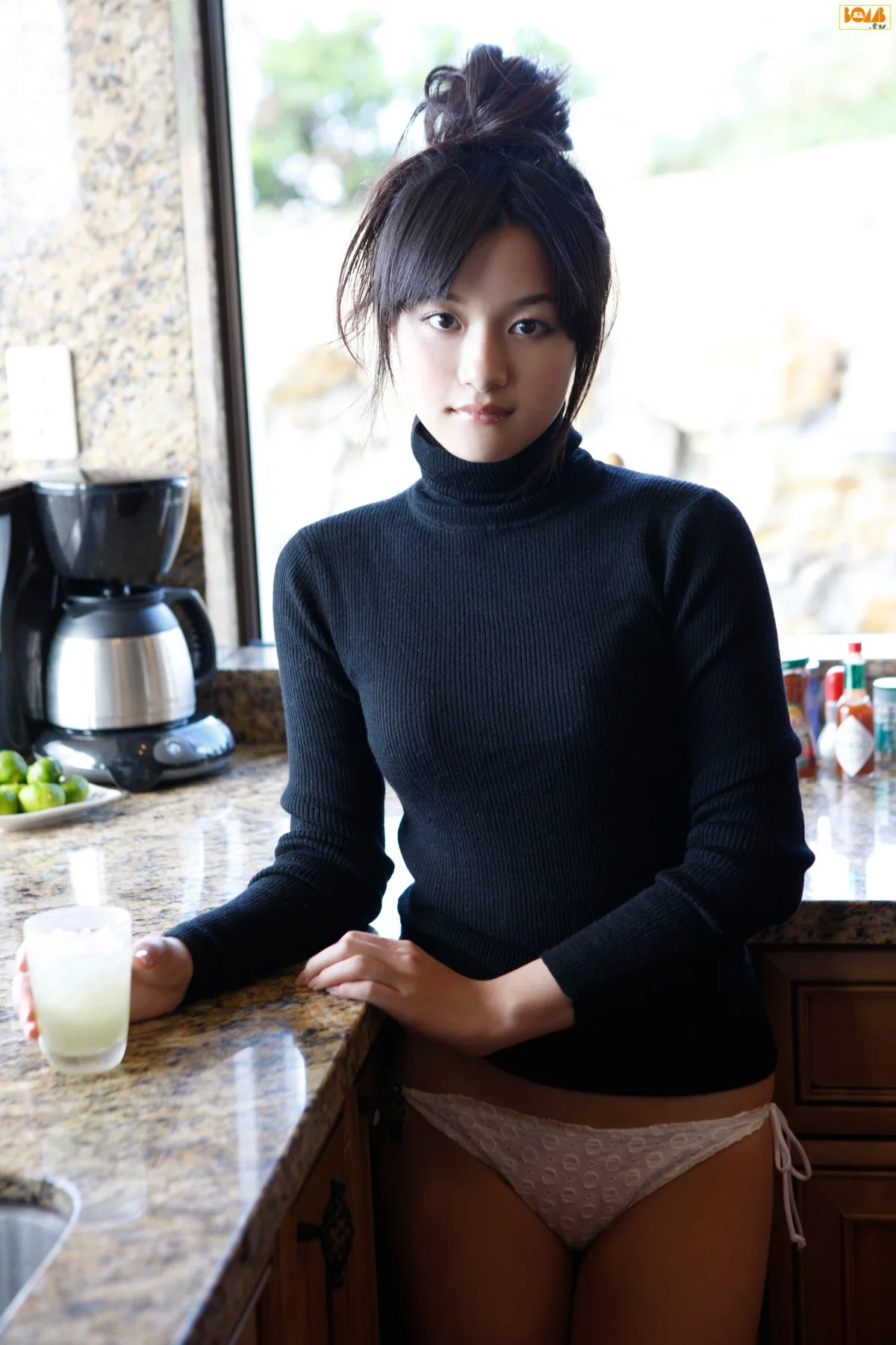 Bom.TVHitomi Miyake, tháng 7 năm 2010 - 1
